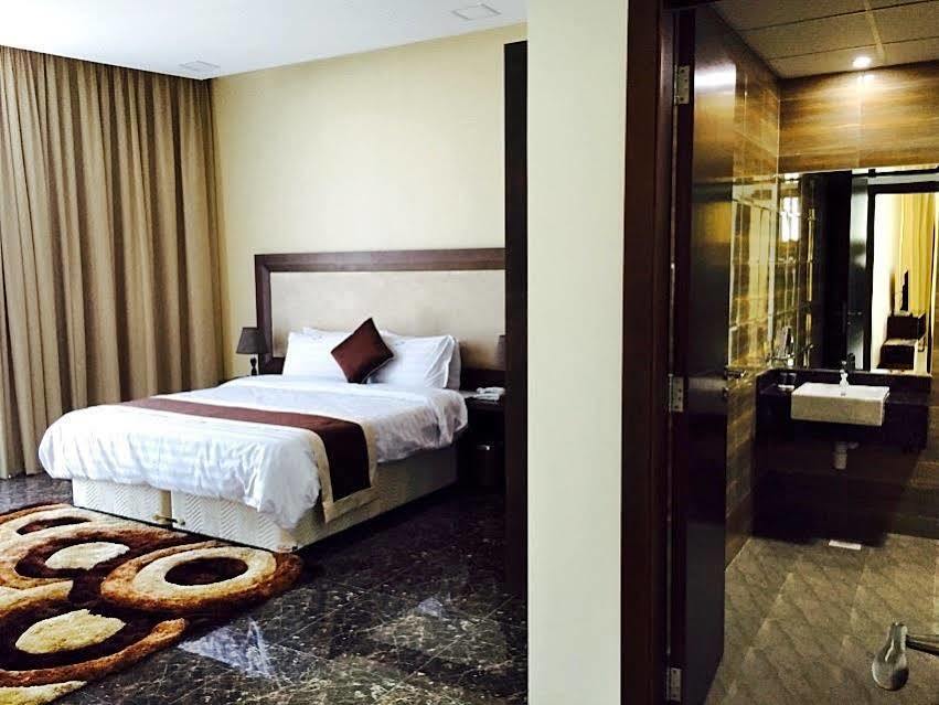 Belle Tower Luxury Apartments Manama Exteriör bild