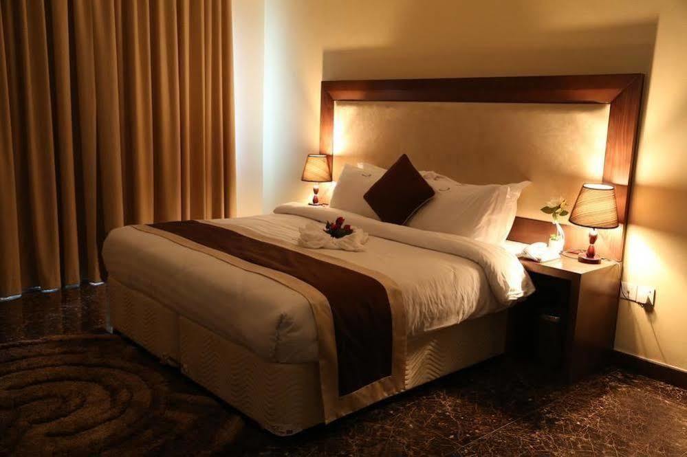 Belle Tower Luxury Apartments Manama Exteriör bild